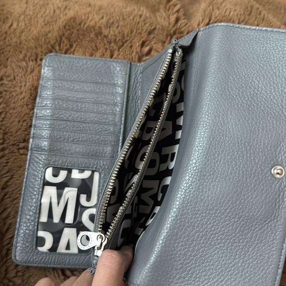 Marc Jacob’s silver wallet - Picture 3 of 4